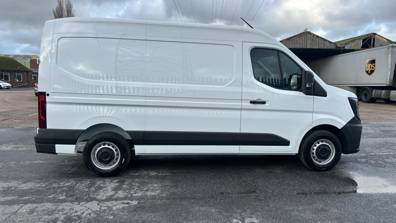 Renault Master Mwb Diesel Fwd MM35 Blue dCi 130 Advance Medium Roof Van